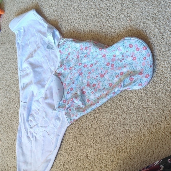 Aden + Anais Essentials Blue Floral Swaddle Size 0-3 Months - Picture 8 of 9